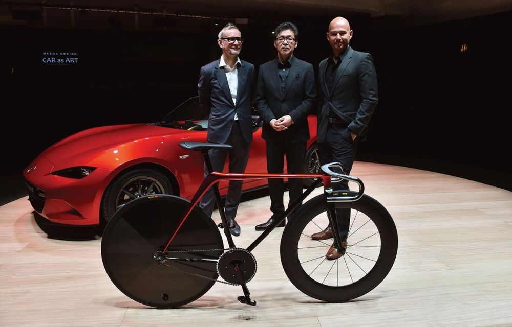 Mazda a aplicat limbajul său de design pe o bicicletă şi pe o canapea - Poza 1