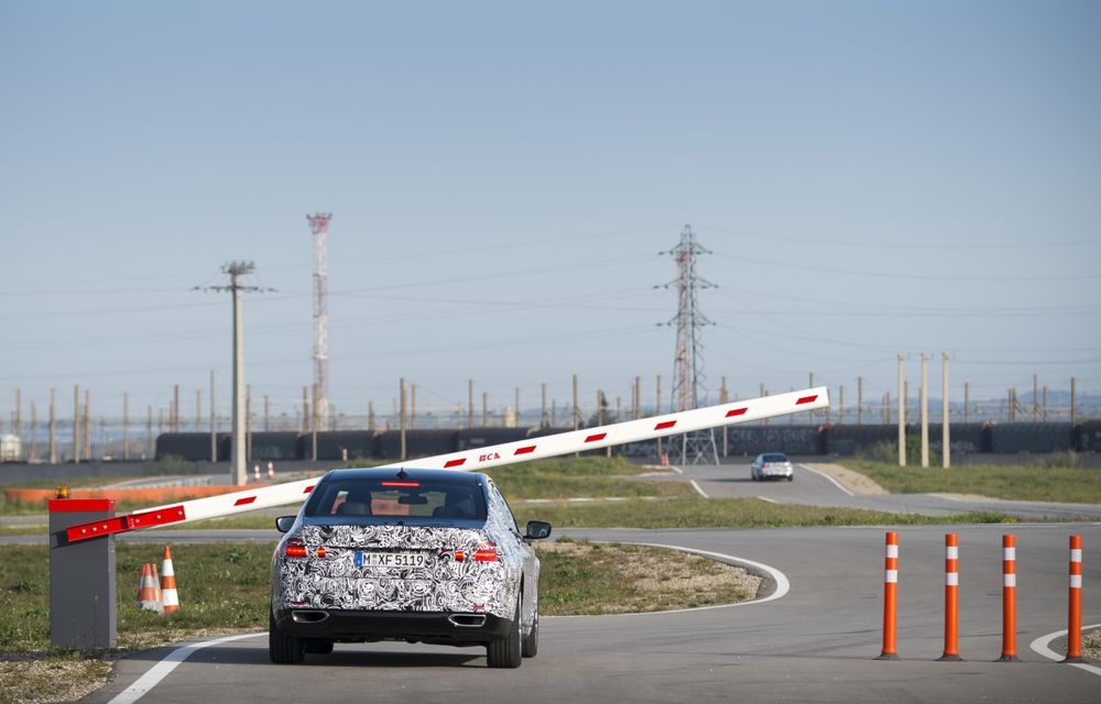 Noua generaţie BMW Seria 7 îşi dezvăluie tehnologiile de top într-o primă galerie foto oficială - Poza 3