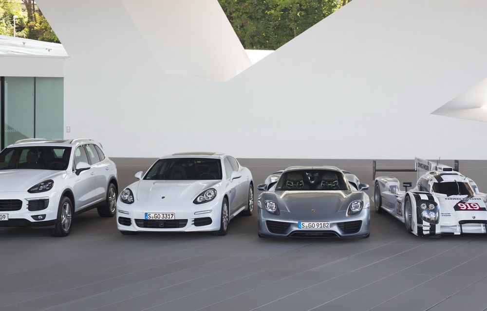 Porsche 918 Spyder le va mulţumi celor 10 milioane de fani de pe Facebook cu o călătorie de 1000 km - Poza 2