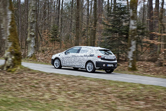 Opel Astra primeşte o nouă generaţie: primele imagini ale noului model - Poza 7