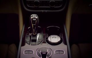 Bentley dezvăluie parţial interiorul primului său SUV într-un teaser