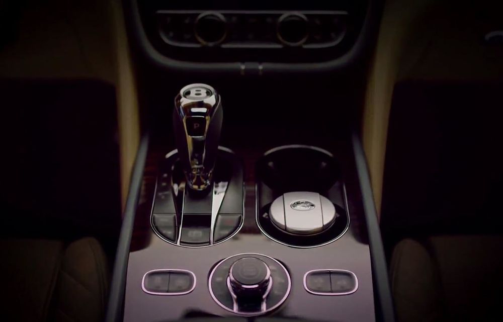 Bentley dezvăluie parţial interiorul primului său SUV într-un teaser - Poza 5