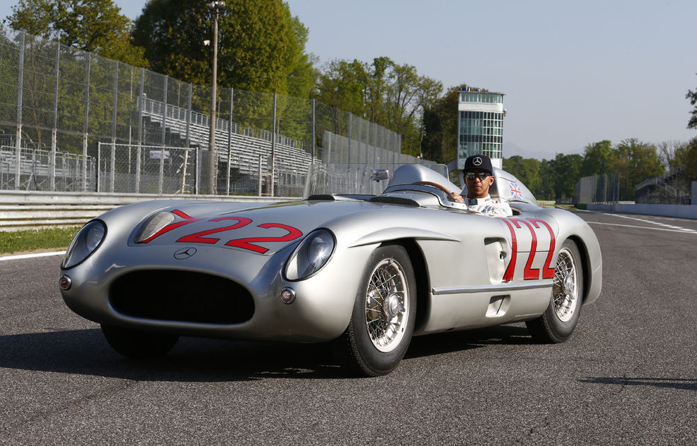 Hamilton a pilotat un Mercedes W196 din 1955 la Monza: &quot;M-am simţit ca Fangio&quot; - Poza 1