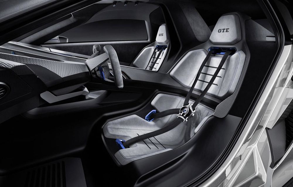 Volkswagen Golf GTE Sport Concept: un hatchback cu 400 de cai putere şi multă fibră de carbon - Poza 11