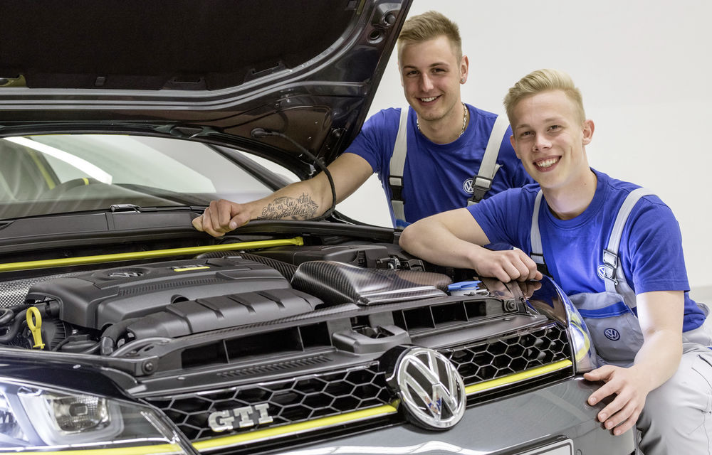 Volkswagen Golf GTI Dark Shine: 395 CP pentru surpriza creată de stagiarii companiei - Poza 15