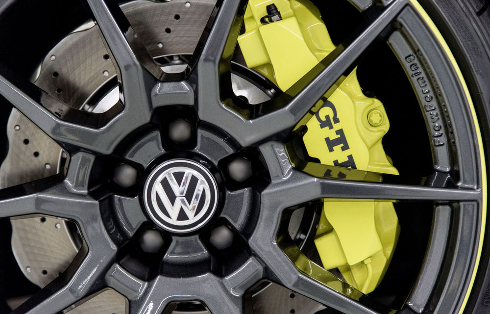 Volkswagen Golf GTI Dark Shine: 395 CP pentru surpriza creată de stagiarii companiei - Poza 30