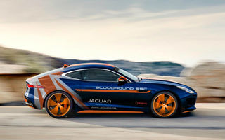Jaguar F-Type ajută Bloodhound SSC să doboare recordul de viteză pe uscat: 1228 km/h