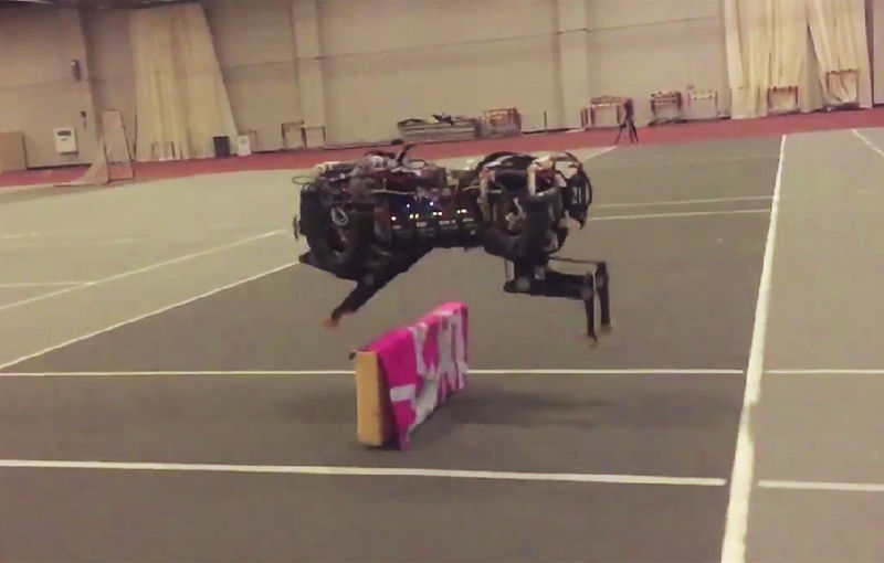 Până la maşinile autonome, faceţi cunoştinţă cu Cheetah, primul robot care sare peste obstacole fără a avea nevoie de sprijin - Poza 1