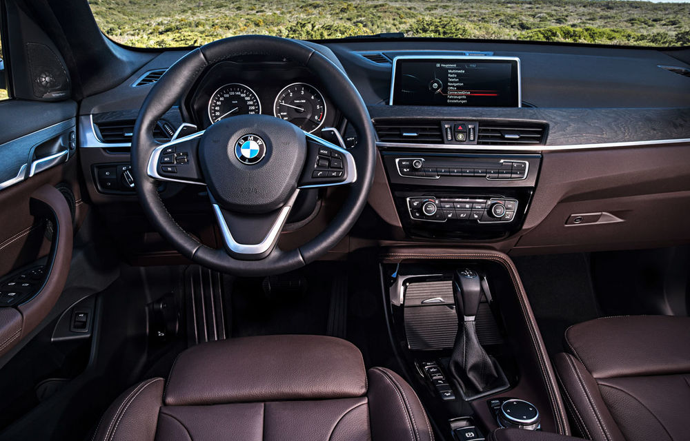 BMW X1 ajunge la a doua generaţie: mai mare, mai încăpător şi cu tracţiune faţă şi integrală - Poza 45