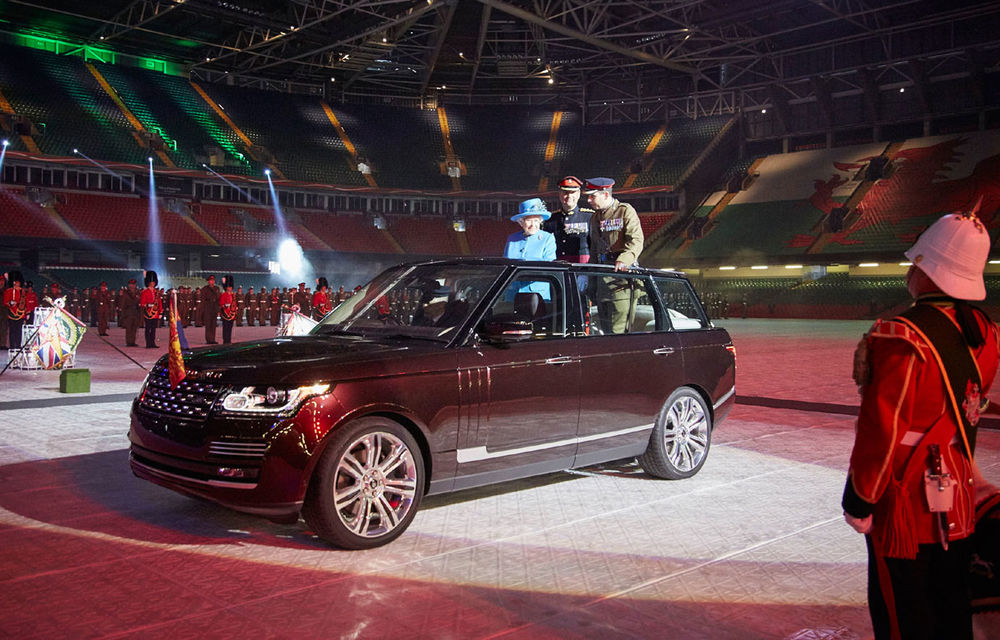 Range Rover State Review: variantă decapotabilă creată pentru Regina Marii Britanii - Poza 1