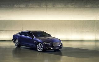 Jaguar a aplicat un facelift în gama XJ și a introdus o nouă versiune de top
