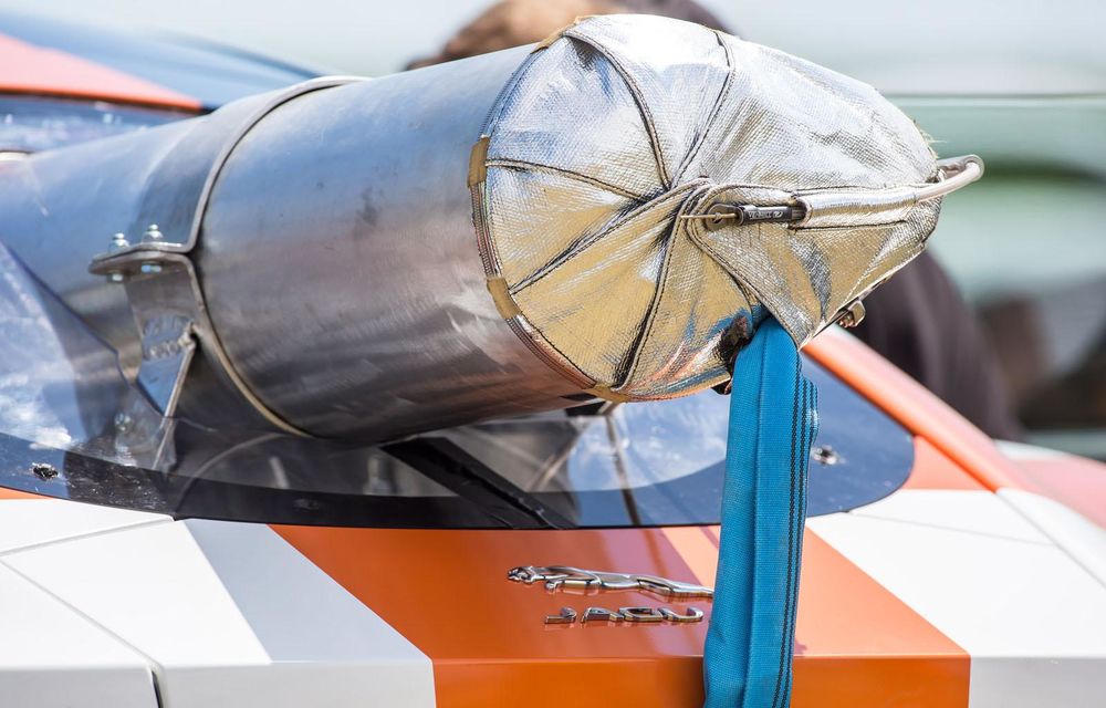 Jaguar F-Type testează parașuta care va ajuta cel mai rapid vehicul din lume să frâneze de la 1600 km/h - Poza 6