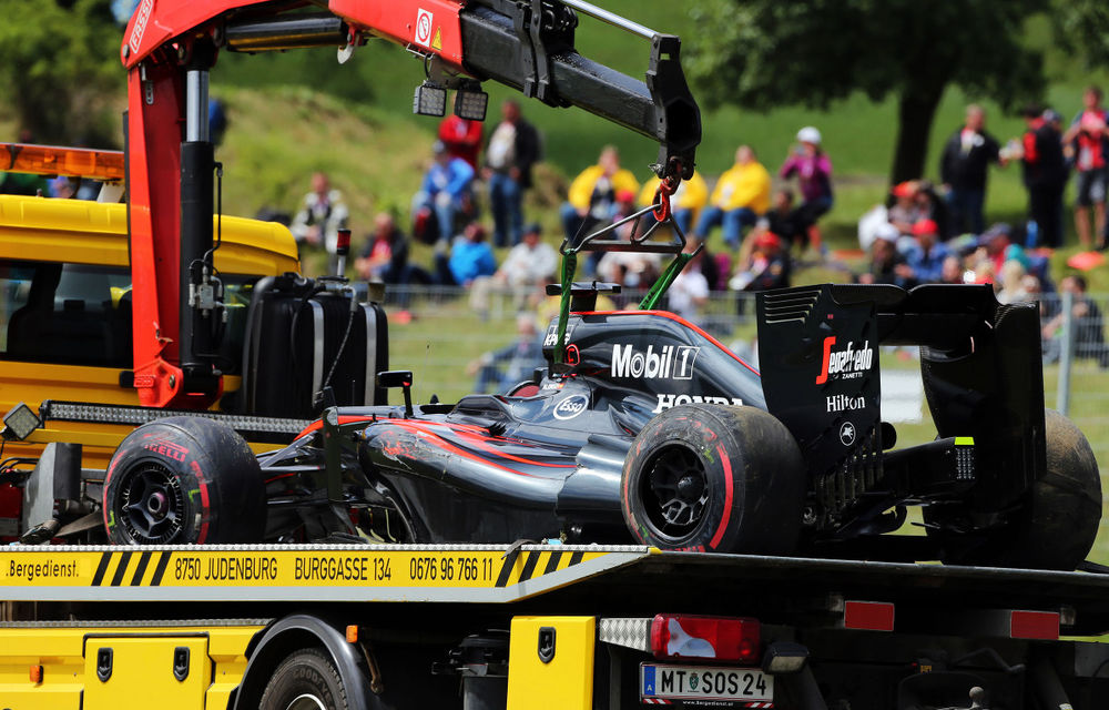 Cauza accidentului în care au fost implicaţi Raikkonen şi Alonso rămâne învăluită în mister - Poza 2