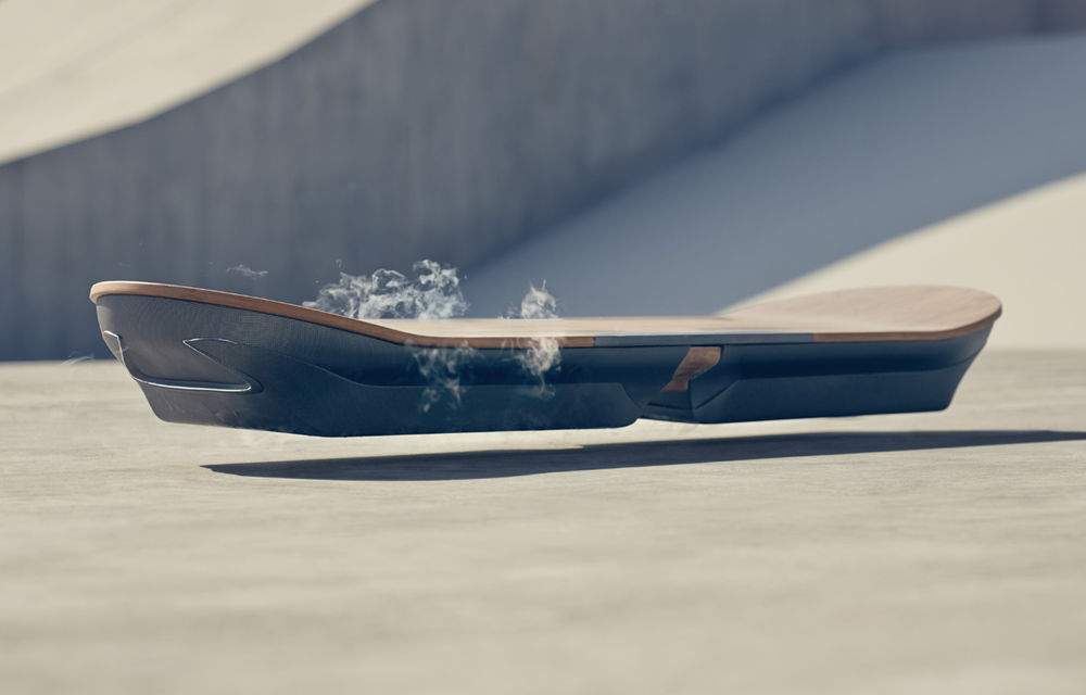 Lexus prezintă un prototip de skateboard fără roţi, cu levitaţie magnetică - Poza 1