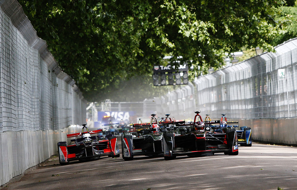 Reportaj: Cum se trăieşte o cursă de maşini electrice într-un parc londonez - Poza 1