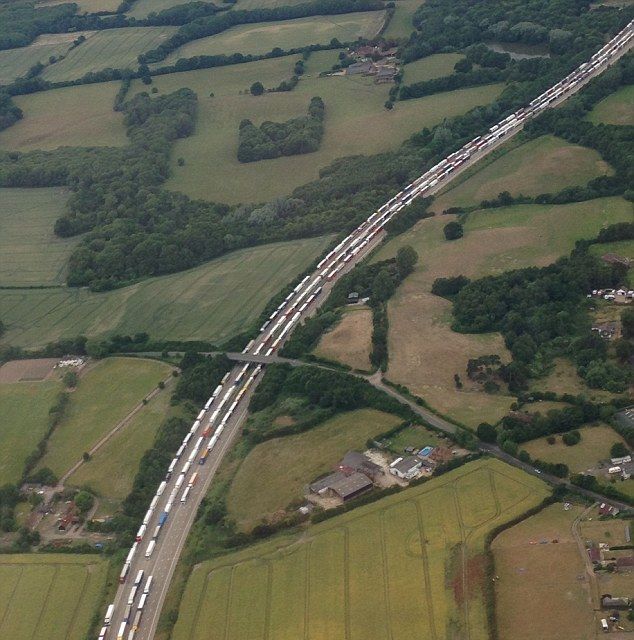 Ambuteiaj record în Anglia: 40 de kilometri de blocaj pe autostradă - Poza 2