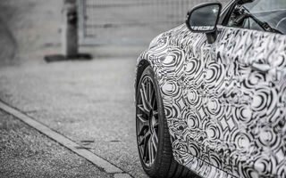 Mercedes-AMG aprinde curiozitatea fanilor cu imaginile unui nou model sportiv