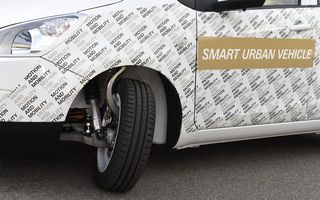 Maşina care învaţă traseele tale zilnice şi virează roţile din faţă la aproape 90 de grade: ZF Smart Urban Vehicle
