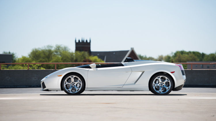 Unicul Lamborghini Concept S va fi scos la licitație pentru aproape trei milioane de dolari - Poza 4