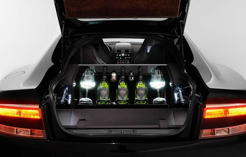 Inutil, dar spectaculos: Aston Martin Rapide S se transformă în minibar cu șampanie Dom Perignon - Poza 12