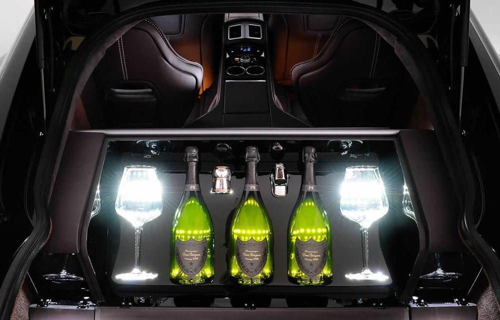 Inutil, dar spectaculos: Aston Martin Rapide S se transformă în minibar cu șampanie Dom Perignon - Poza 1
