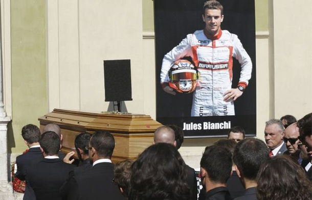 Video: Mai mulţi piloţi de Formula 1 au participat la înmormântarea lui Bianchi - Poza 1