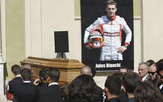 Video: Mai mulţi piloţi de Formula 1 au participat la înmormântarea lui Bianchi