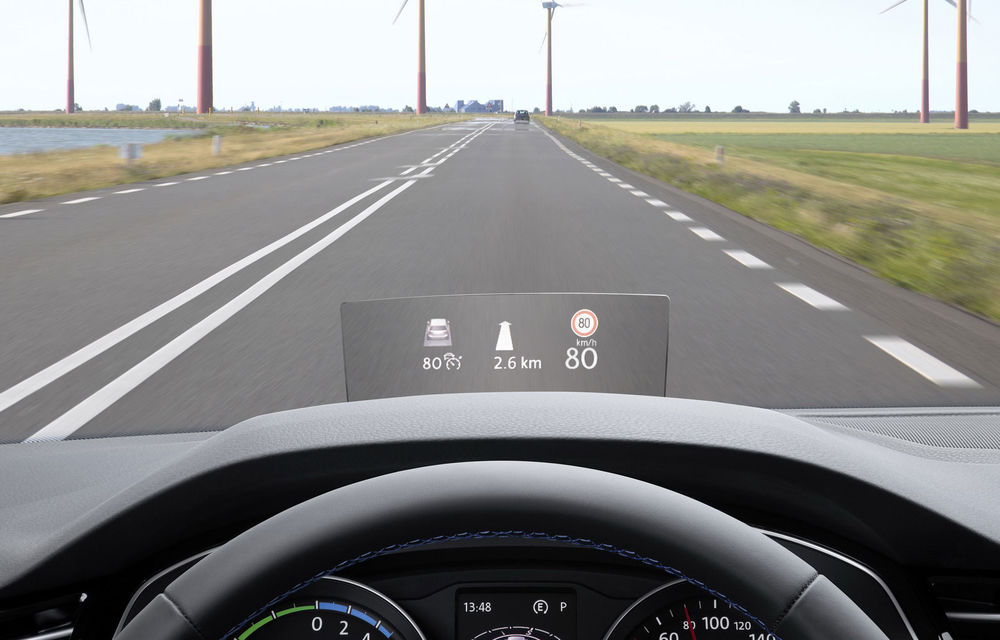 Volkswagen detaliază primul său sistem Head-Up Display, instalat pe actualul Passat - Poza 1