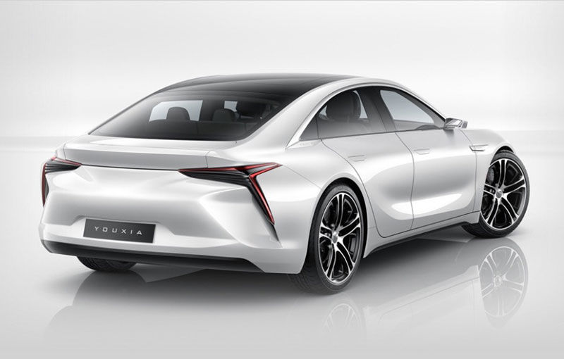 Chinezii au creat o copie electrică și după celebrul Tesla Model S - Poza 2