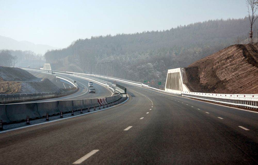 Fost ministru al Transporturilor: &quot;Trebuie oprită circulația pe lotul 3 din autostrada Sibiu-Orăștie&quot; - Poza 1