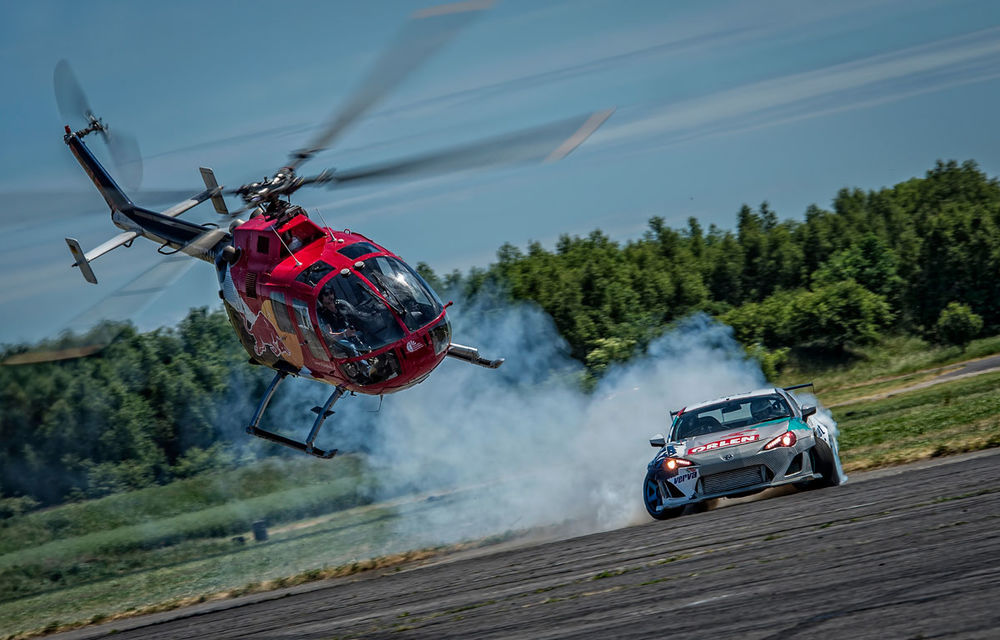 Spectacol total marca Red Bull: Felix Baumgartner copiază la manşa unui elicopter drifturile unei Toyota GT86 de 1000 CP - Poza 7