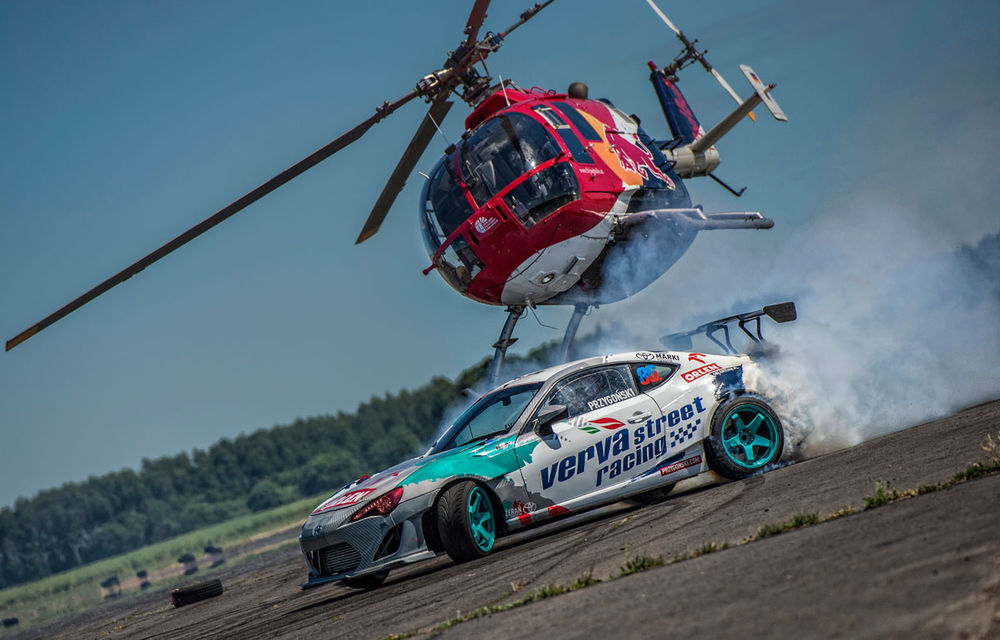 Spectacol total marca Red Bull: Felix Baumgartner copiază la manşa unui elicopter drifturile unei Toyota GT86 de 1000 CP - Poza 8