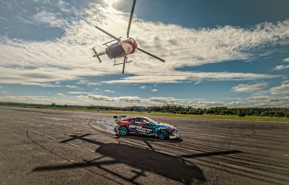 Spectacol total marca Red Bull: Felix Baumgartner copiază la manşa unui elicopter drifturile unei Toyota GT86 de 1000 CP - Poza 2
