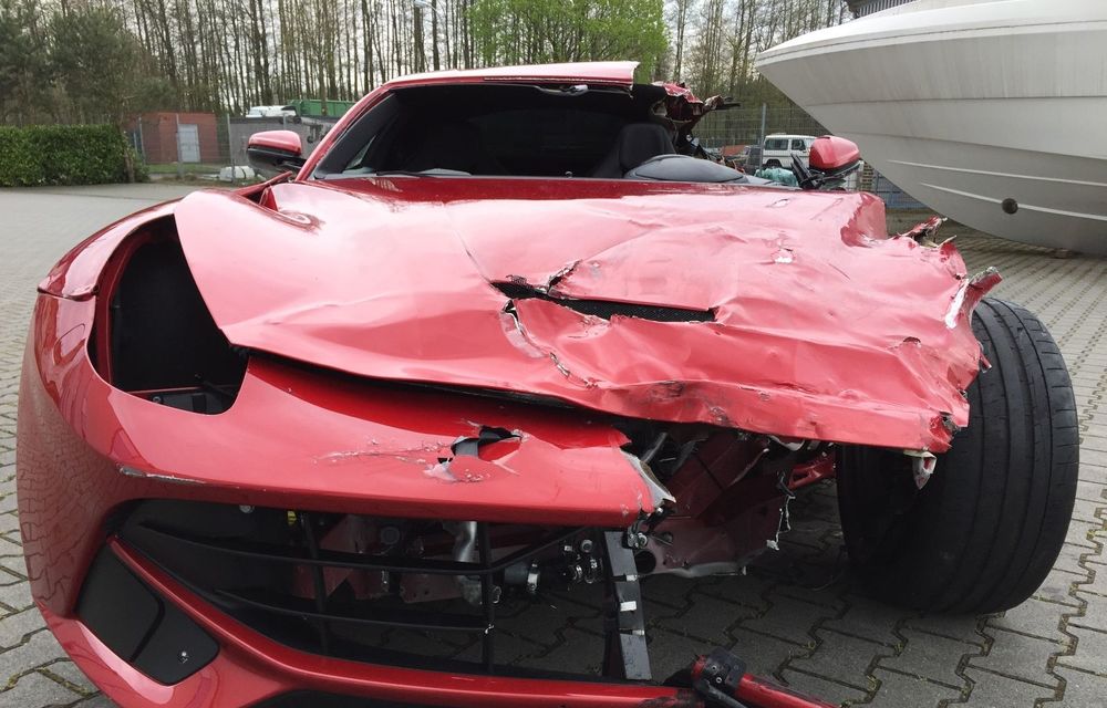 Un german cere 77.000 de euro pe epava unui Ferrari F12 Berlinetta făcut daună totală - Poza 4