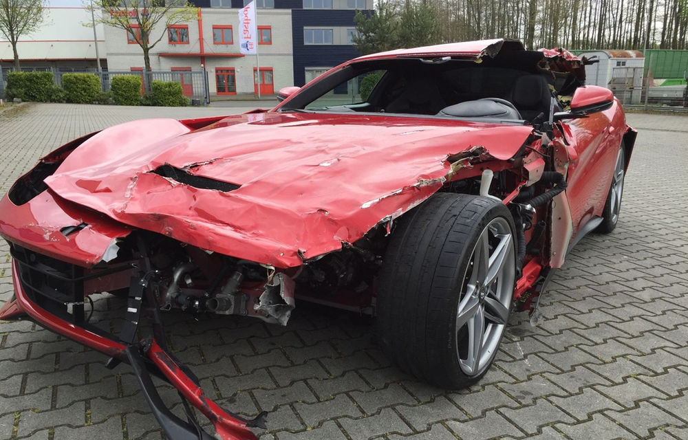Un german cere 77.000 de euro pe epava unui Ferrari F12 Berlinetta făcut daună totală - Poza 1