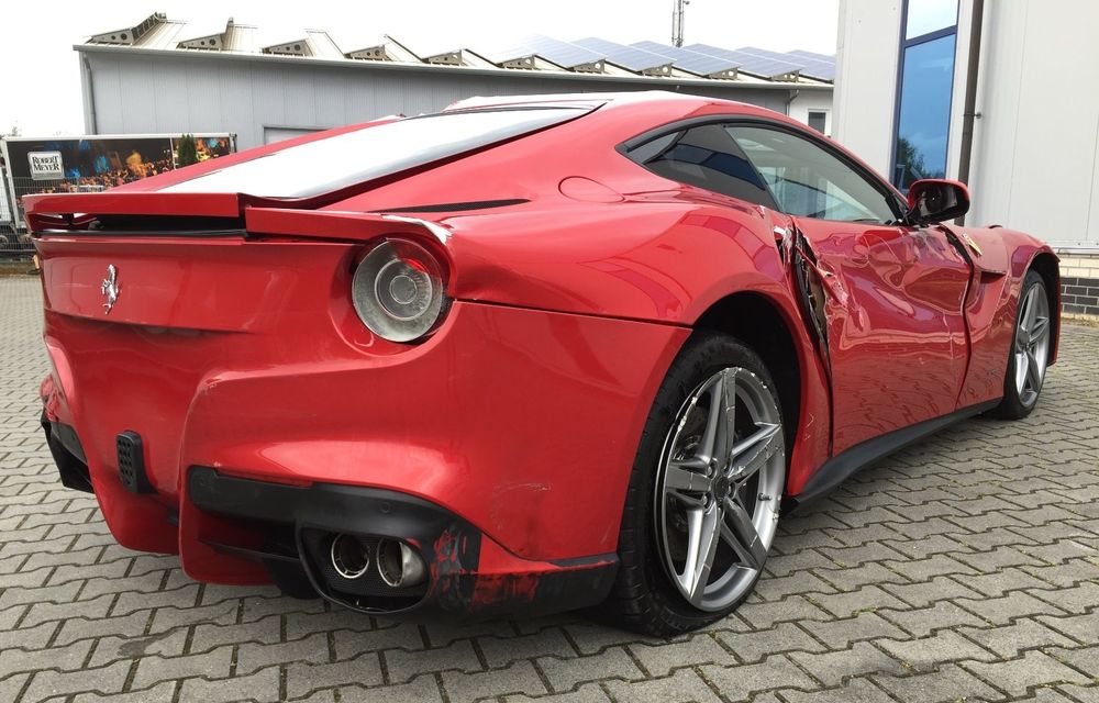 Un german cere 77.000 de euro pe epava unui Ferrari F12 Berlinetta făcut daună totală - Poza 14