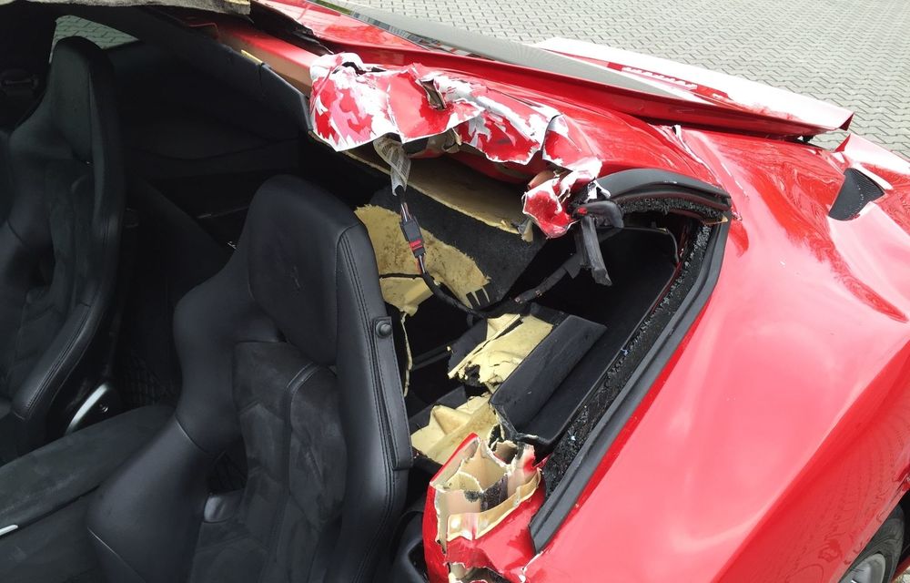 Un german cere 77.000 de euro pe epava unui Ferrari F12 Berlinetta făcut daună totală - Poza 13