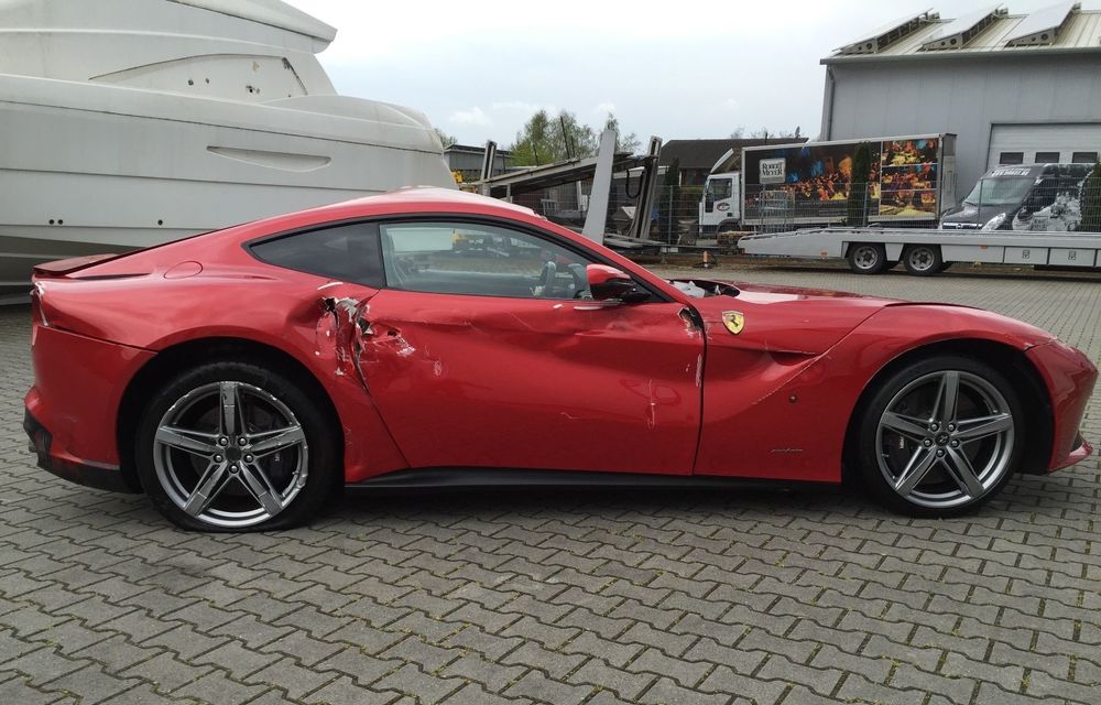 Un german cere 77.000 de euro pe epava unui Ferrari F12 Berlinetta făcut daună totală - Poza 2