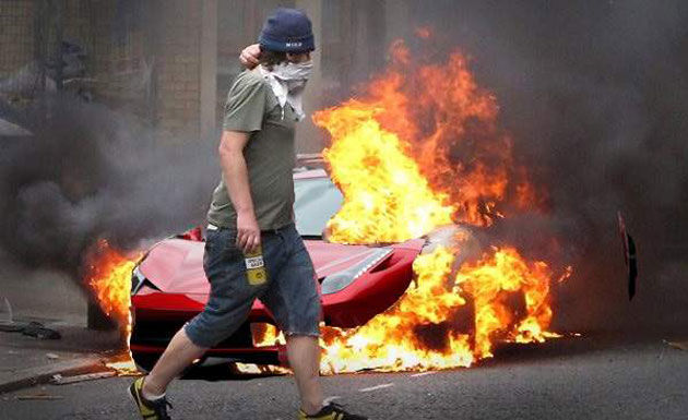 Un puști de 20 de ani și-a incendiat Ferrari-ul 458 Italia pentru că își dorea unul mai nou - Poza 1