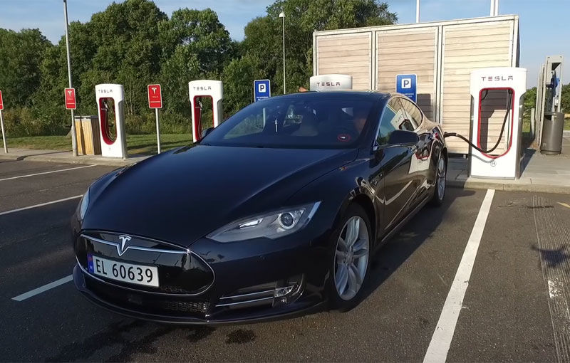 VIDEO: Record mondial neoficial de autonomie cu o maşină electrică de serie: 729 de kilometri cu Tesla Model S - Poza 1