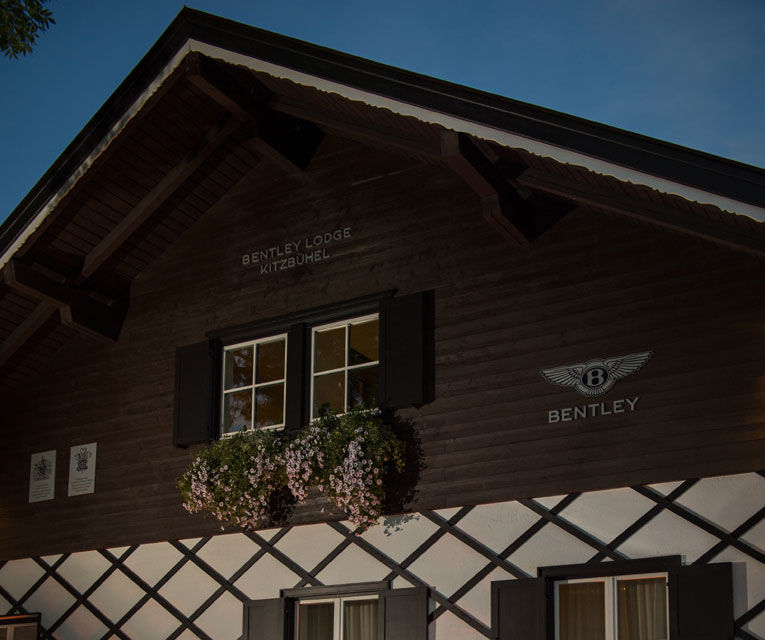 Bentley a inaugurat o cabană de lux în inima Alpilor, dedicată doar clienților săi - Poza 4