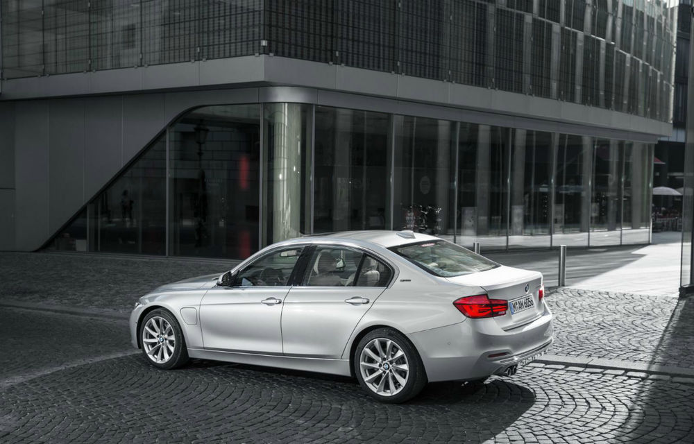 BMW 330e: consum de 1.9 litri pentru versiunea hibridă alimentată la priză a actualului Seria 3 - Poza 35