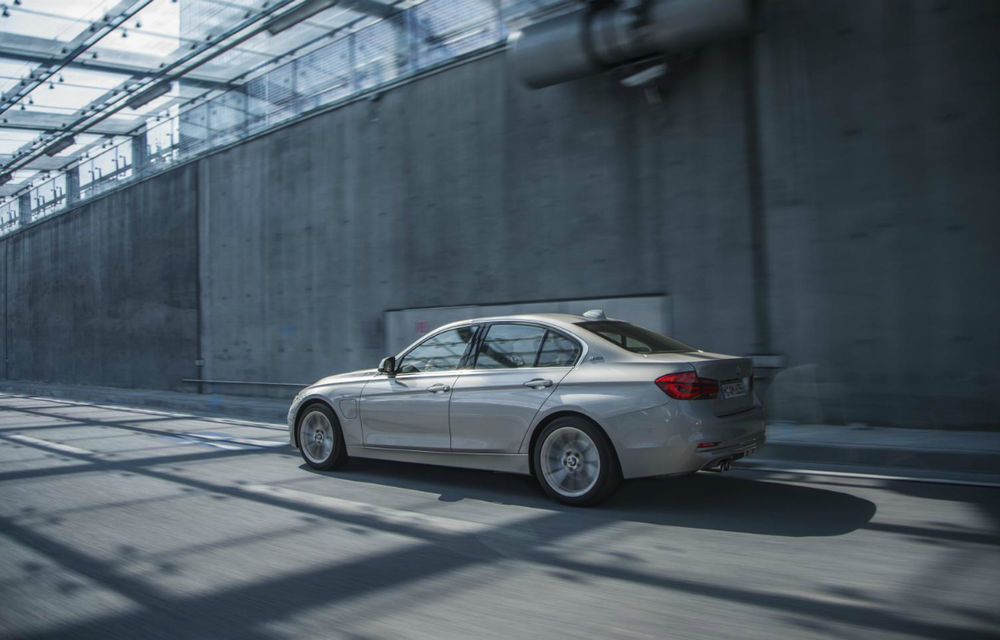 BMW 330e: consum de 1.9 litri pentru versiunea hibridă alimentată la priză a actualului Seria 3 - Poza 26