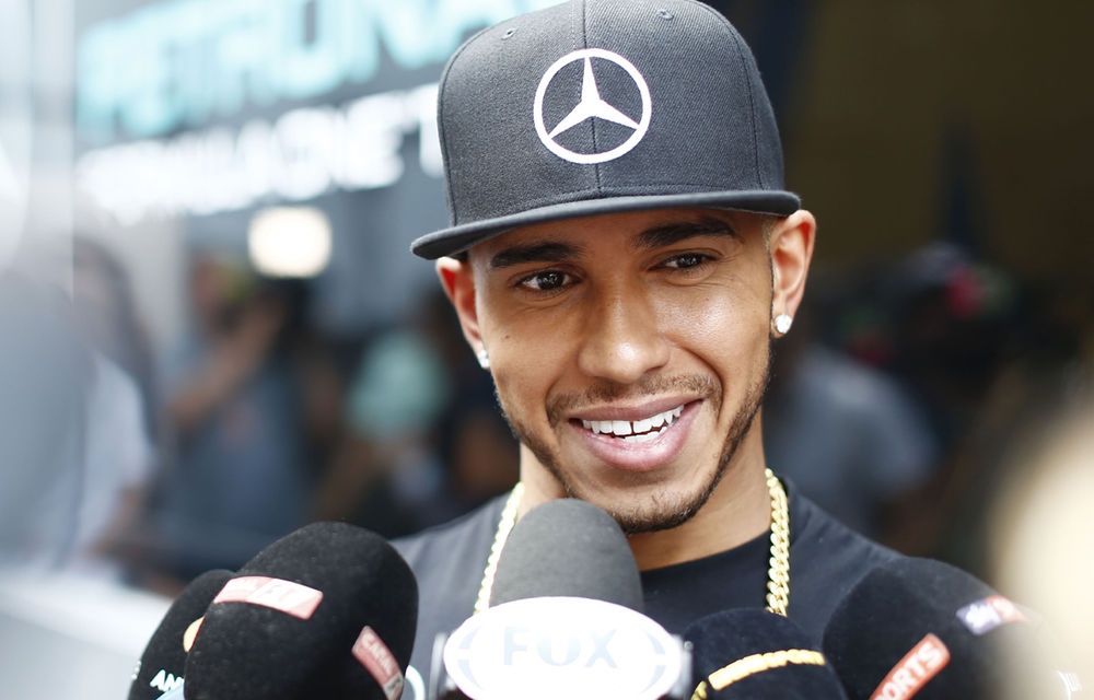 Hamilton sfătuieşte Mercedes să nu ofere motoare pentru Red Bull - Poza 1