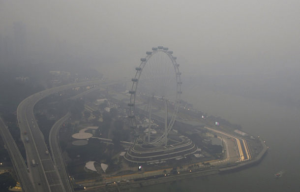 Singapore nu renunţă la cursă, deşi poluarea aerului atinge niveluri periculoase pentru sănătate - Poza 1