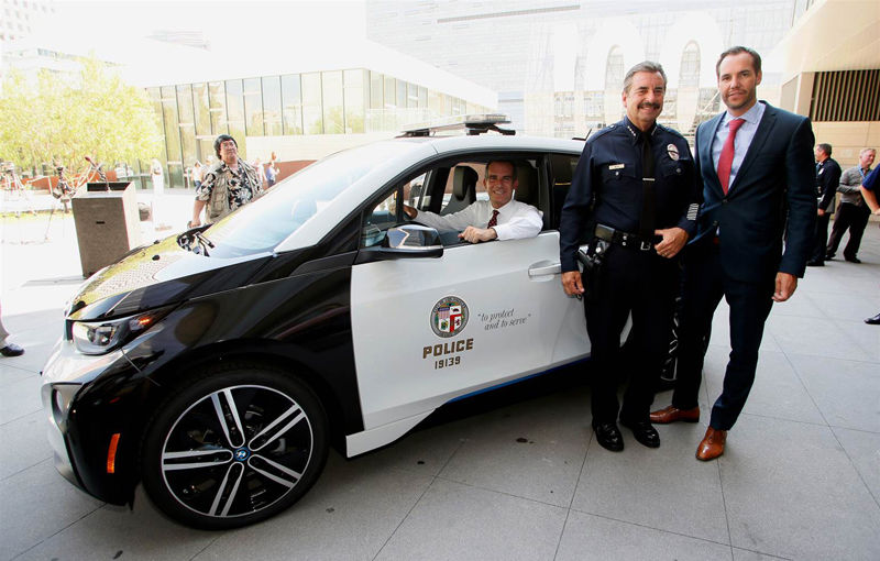 Poliţia din Los Angeles trece pe electrice: 288 de maşini încărcate la priză intră în flota LAPD - Poza 2