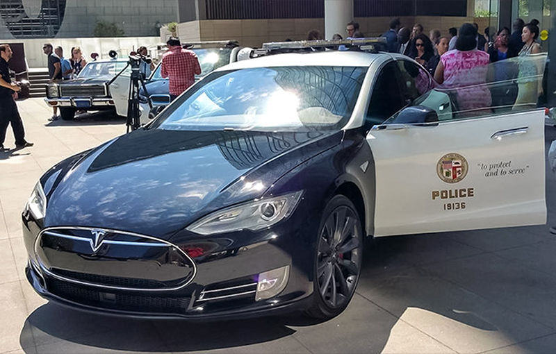 Poliţia din Los Angeles trece pe electrice: 288 de maşini încărcate la priză intră în flota LAPD - Poza 3