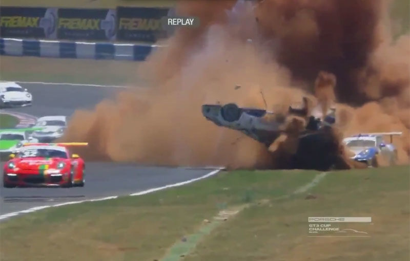 VIDEO: Accident teribil în Porsche GT3 Cup. Pedro Piquet a scăpat cu viaţă după ce s-a învârtit de 9 ori în aer - Poza 1