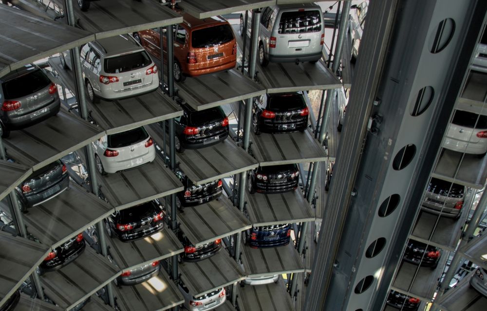 Dieselgate afectează și autoritățile germane: Primăria Wolfsburg, orașul de baștină al VW, îngheață bugetul în așteptarea soluționării problemelor mărcii auto - Poza 1