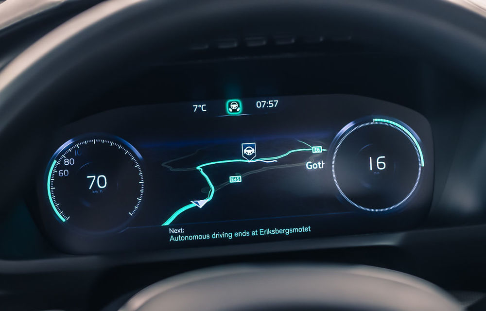 Demonstraţie Volvo: cum preiei şi cum predai controlul unei maşini complet autonome pe şosea - Poza 2